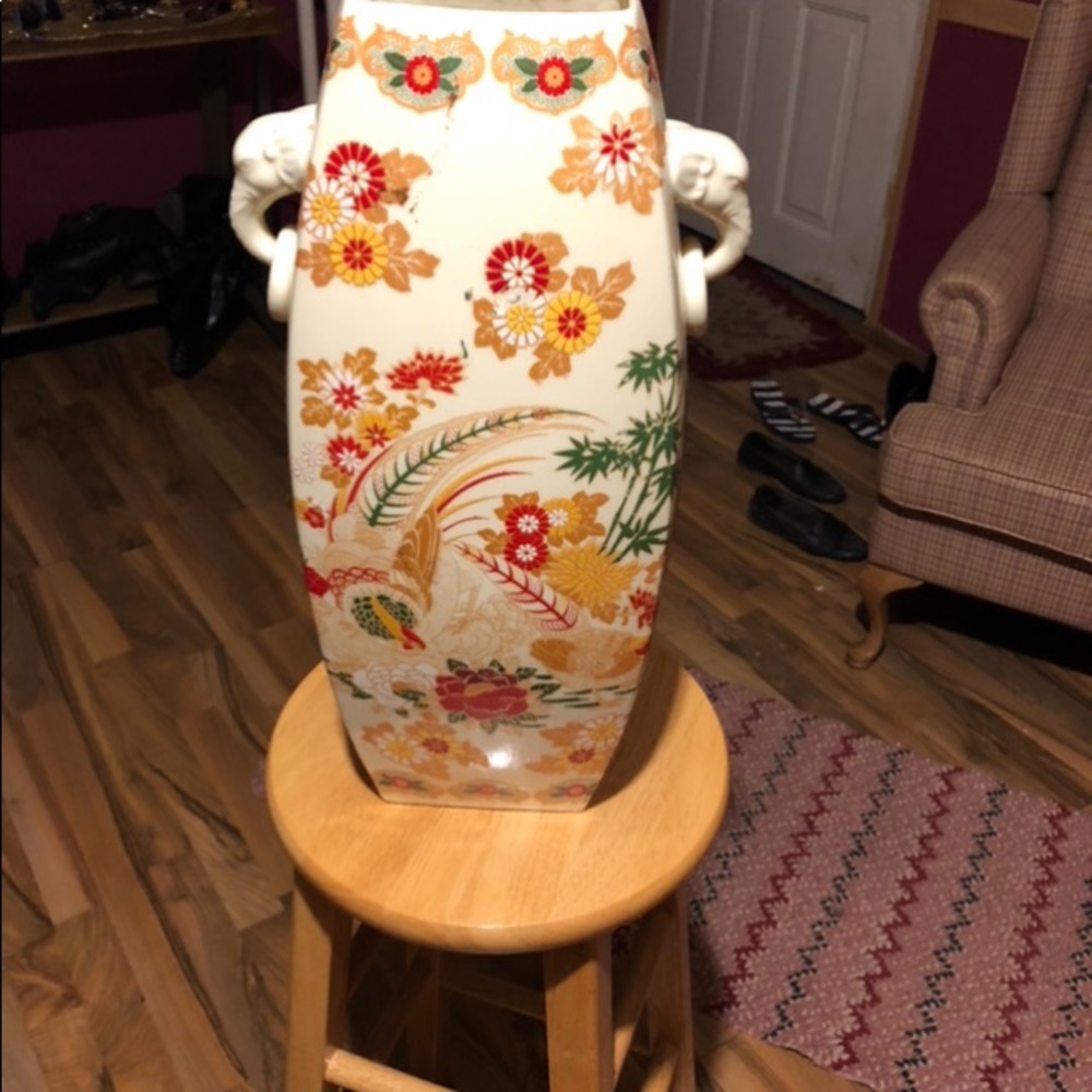 Vase with elephant decorations